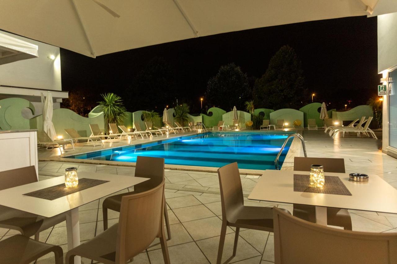 Nero D'Avorio Apartments 리미니 외부 사진